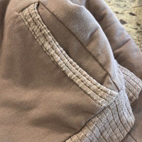 Splendid 95% cotton jacket withh faux Sherpa lining. So soft! Nice taupe. GUC! - Picture 9 of 10